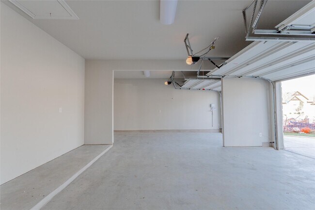 Building Photo - 2204 Bell Mare Vw