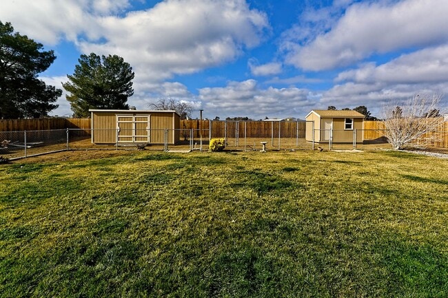 Building Photo - Desirable Apple Valley Single-Story on Expansive Lot | 3 Bed, 2 Bath Beauty