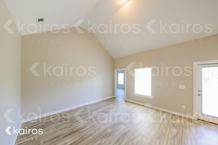 Building Photo - 8007 Shadesbrook Dr