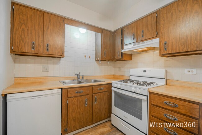 Building Photo - 10413 Dearlove Rd