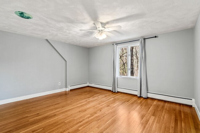 Building Photo - 306 Grove St