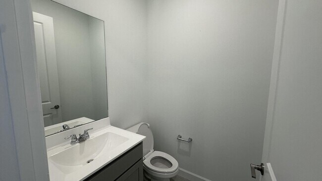 Building Photo - 3052 Cedar Pl
