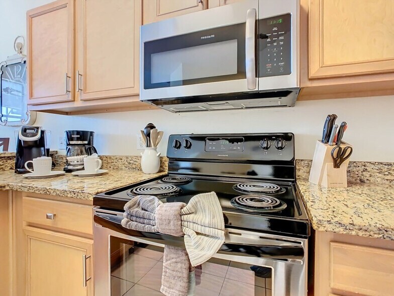 Building Photo - 846 Orista Dr