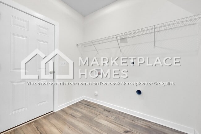 Building Photo - 170 Kings Wy