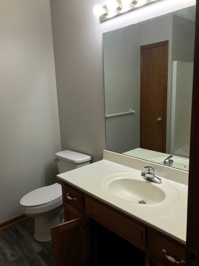 Building Photo - {1601} Spacious Duplex + Two Car Garage + Finished Basement + Fort Osage School District