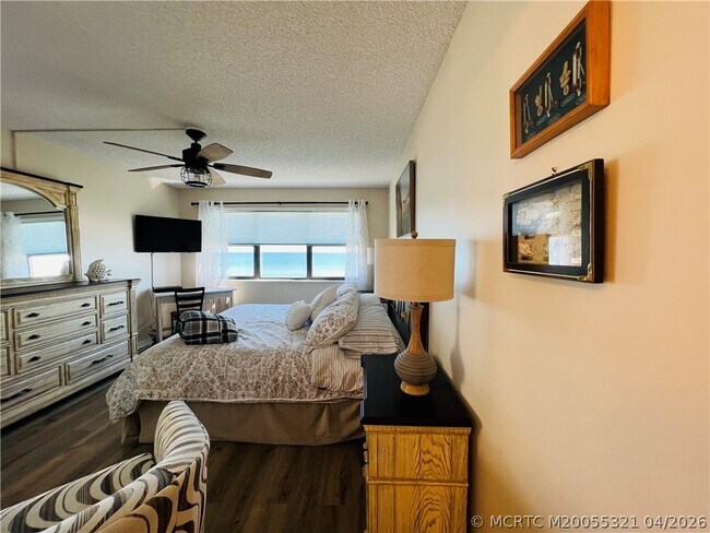 Building Photo - 10044 S Ocean Dr