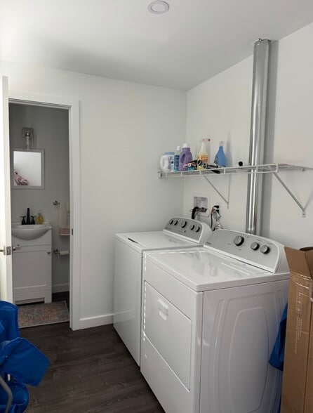 laundry room - 3520 W Allegheny Ave