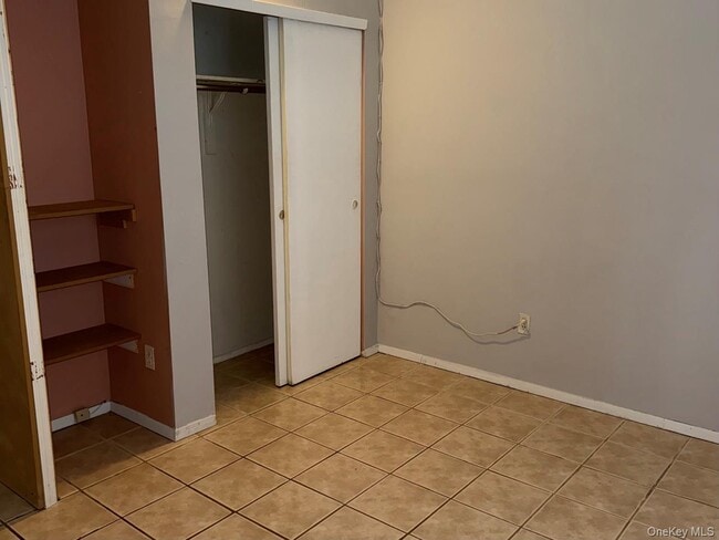 Building Photo - 147-26 Roosevelt Ave