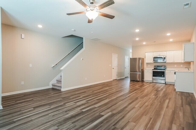 Building Photo - 547 Landing View Dr