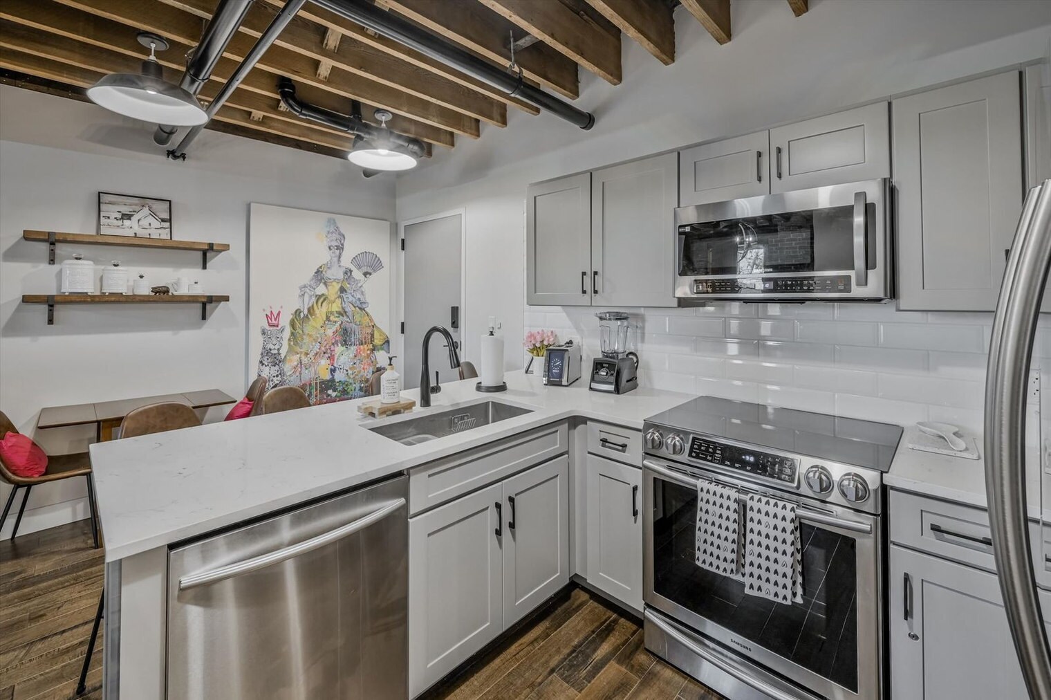 Building Photo - 610 21st Ave N