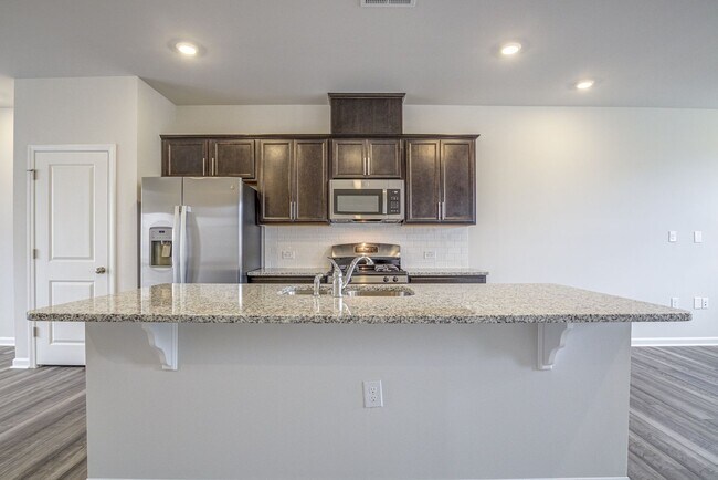 Building Photo - 2437 Kasota Ln