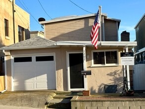 Building Photo - 1202 2nd St