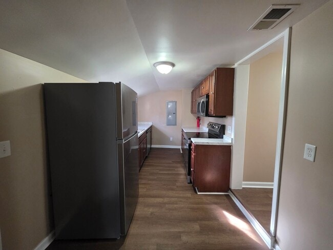 Building Photo - Beautifully Updated Home on a Quiet Dead-End Street – A Must-See Rental!