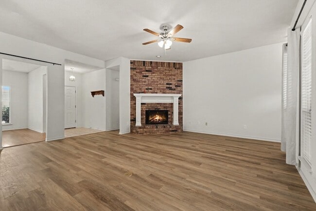 Building Photo - 1306 Woodmont Dr