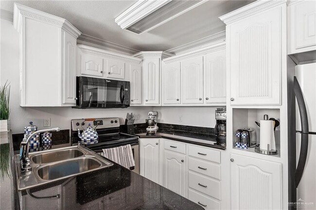 Building Photo - 106 E Campeche St