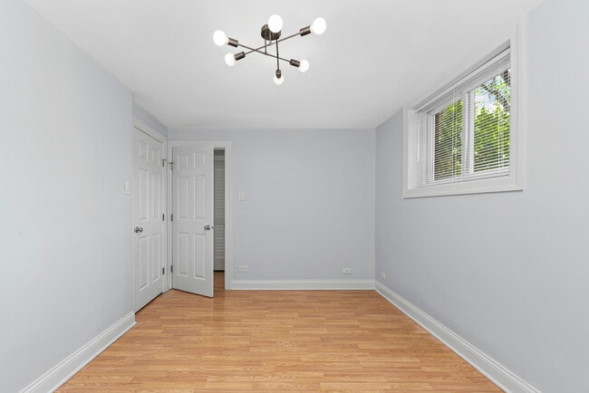 Building Photo - 2624 W Catalpa Ave