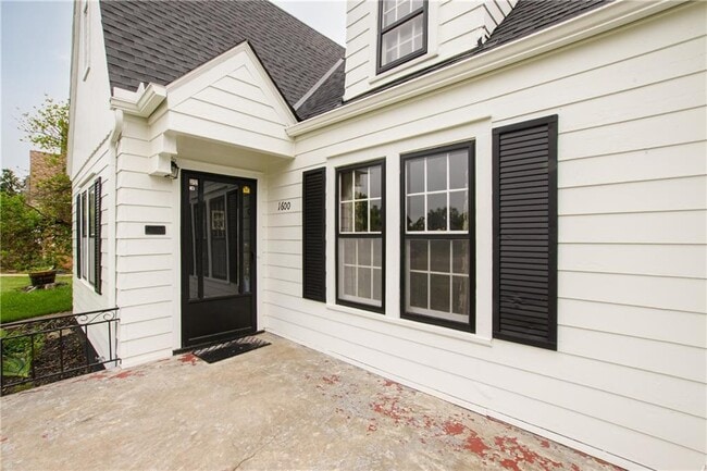 Building Photo - 1600 NW 38th St