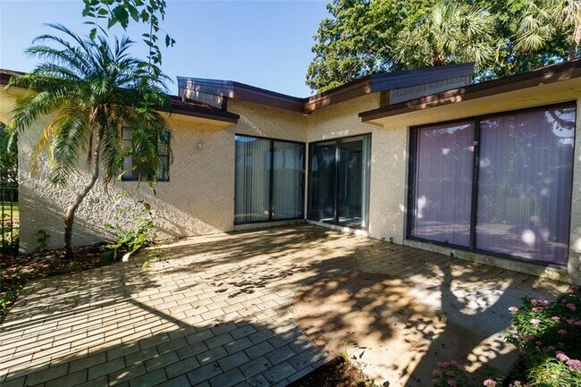 Building Photo - 8197 Royal Palm Ct
