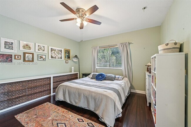 Building Photo - 3228 SE 3rd Dr