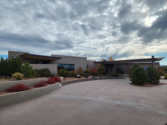 Building Photo - 36 Plz del Centro