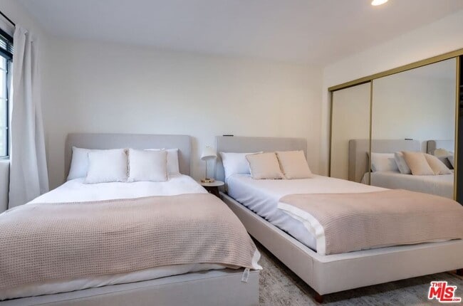 Building Photo - 525 N Orange Dr