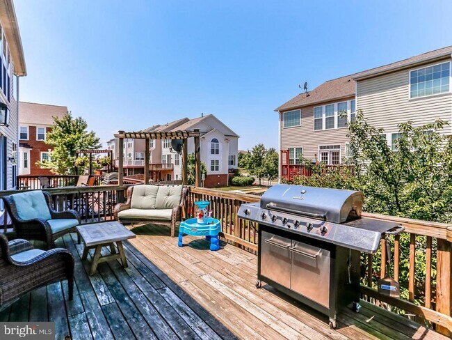 Building Photo - 8250 Red Carnation Ct