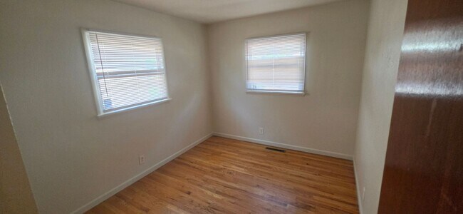 Building Photo - MOVE IN SPECIAL 1/2 OFF FIRST FULL MONTHS RENT.  ALL PROSPECTIVE TENANTS MUST SUBMIT A $58 NON-RE...