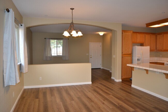 Building Photo - 938 Lusk Dr