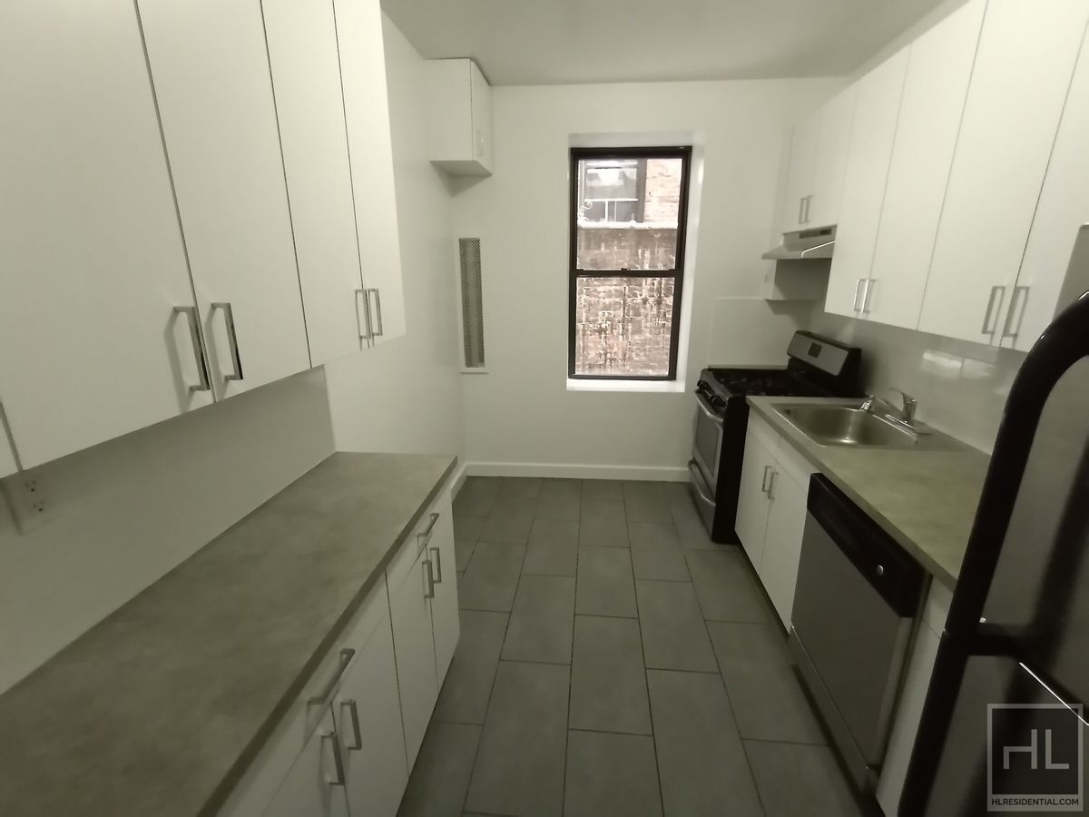 Building Photo - W 178 St