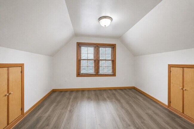 Building Photo - 6452 S Knox Ave