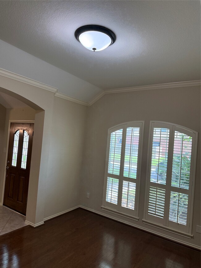 Building Photo - 6914 Sunflower Grove Dr