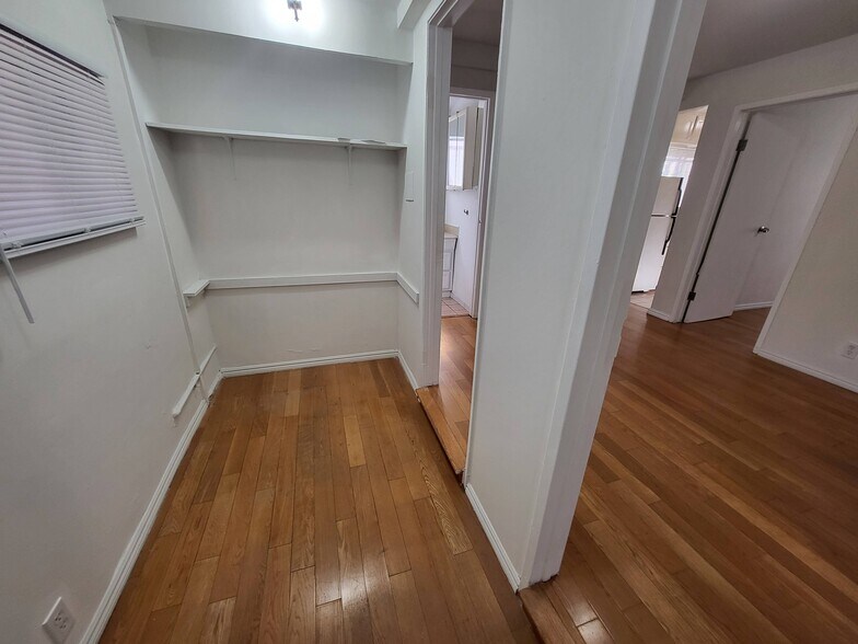 Building Photo - 346 S Ave 19