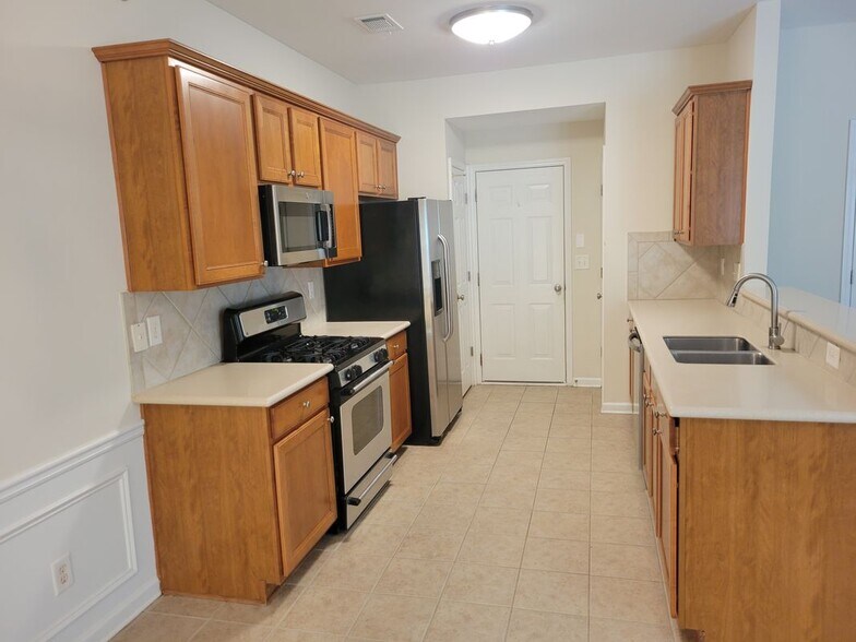 Building Photo - 105 Finchley Dr