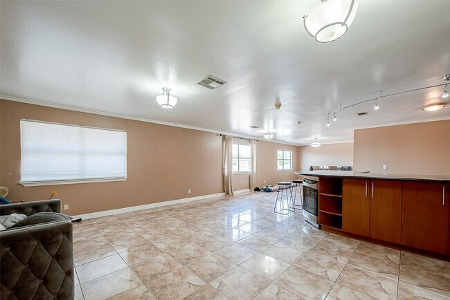 Building Photo - 7711 Beechnut St