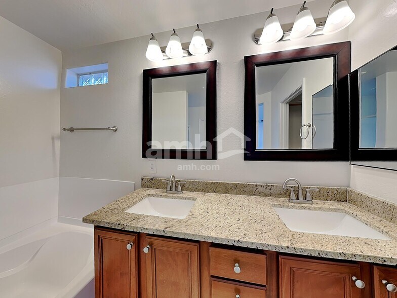 Building Photo - 1786 W Desert Canyon Dr