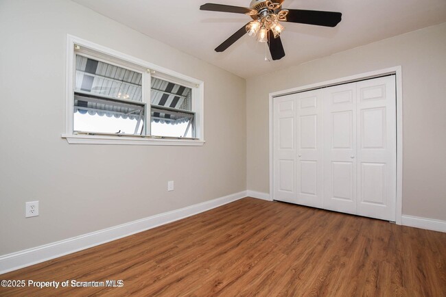 Building Photo - 1225 1/2 S Irving Ave