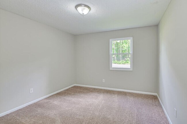 Building Photo - Updated Hephzibah Home with Covered Parking
