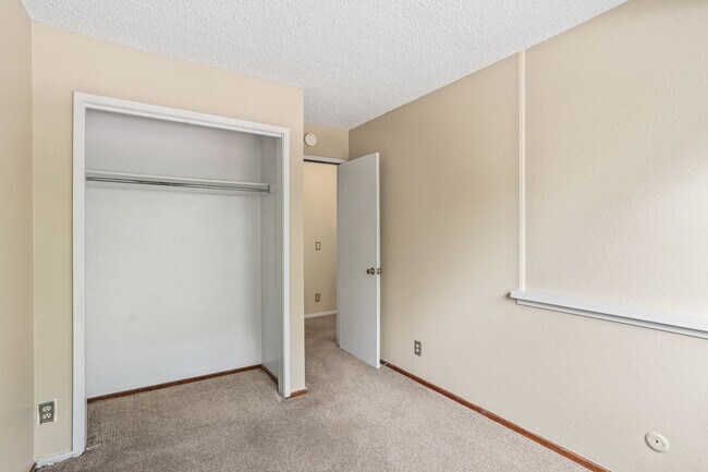 Building Photo - 2633 Juniper Ave