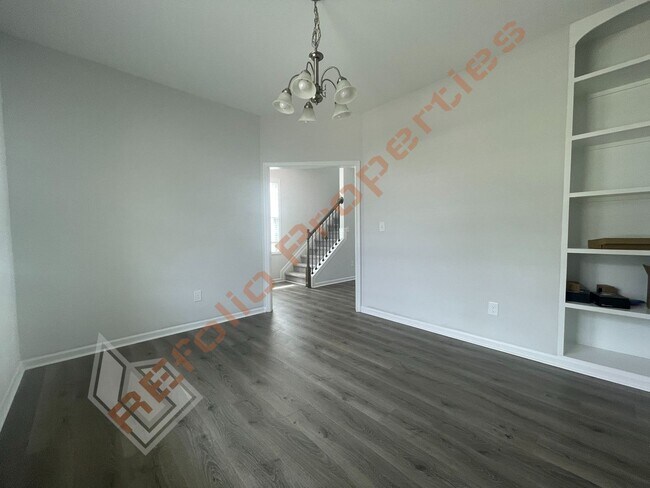 Building Photo - Beautiful 4BD 2.5BA Home w/Primary Suite o...