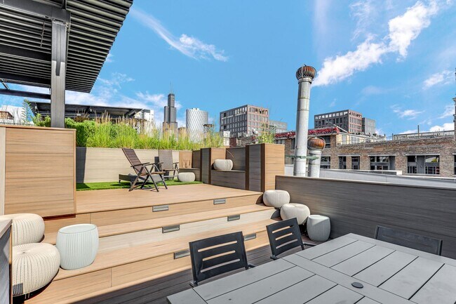 Rooftop Common Area - 1000 W Washington Blvd