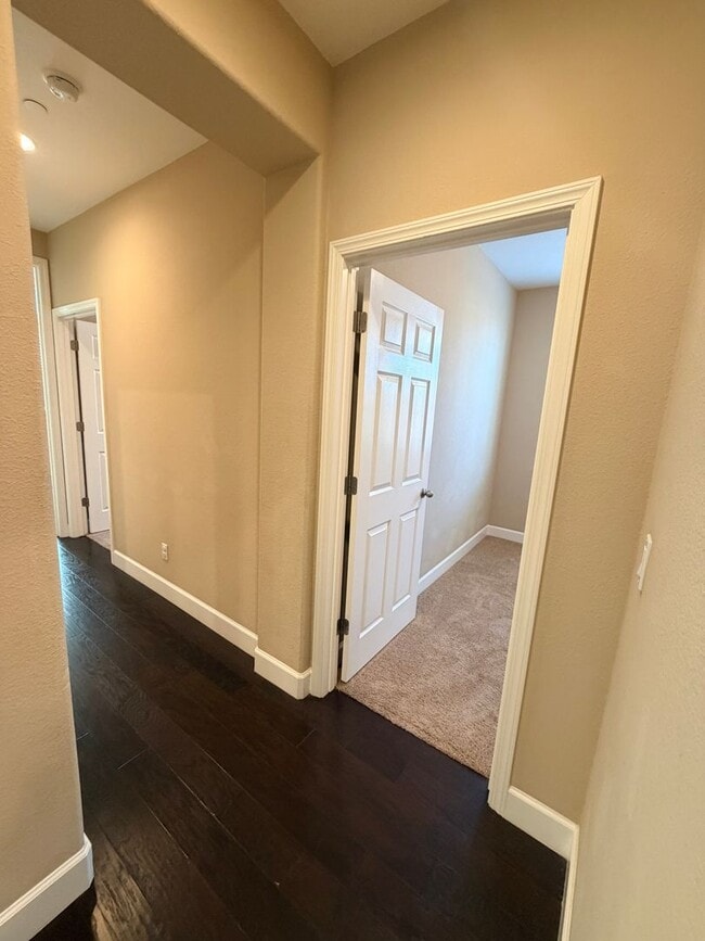 Building Photo - 1587 Manzanita Way