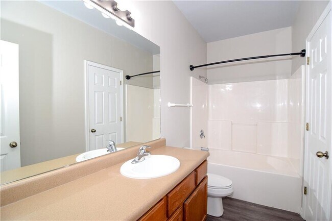 Building Photo - 3010 SE J St