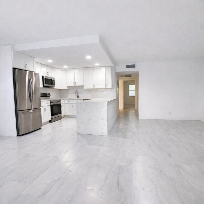 Building Photo - 2003 Lincoln A