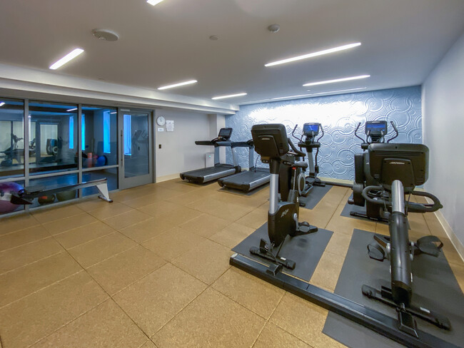 Fitness center with yoga room - 601 N Fairfax St