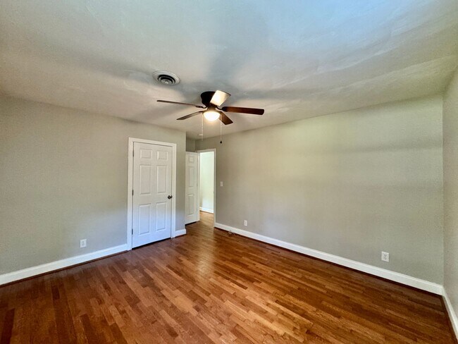 Building Photo - Recently Updated 4-Bedroom Ranch Home w/a 2 Bedroom Guest Cottage! Ready 04-23-26! Pet Friendly Home