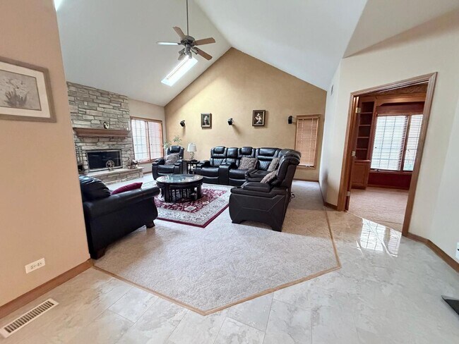 Building Photo - 3823 Sunburst Ln