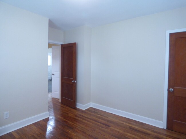 Building Photo - Beautiful, Renovated House! HW & LVT Floor...