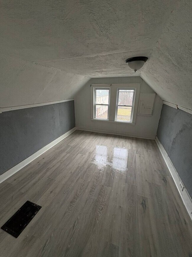 Building Photo - 9919 Stoughton Ave