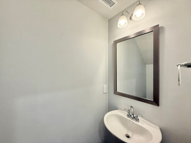 Building Photo - **OFFERING REFUNDABLE APPLICATION FEES & $100 MOVE IN PROMOTION** Modern 3BD, 2.5BA Clayton Townh...