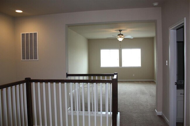 Building Photo - 393 Dayridge Dr